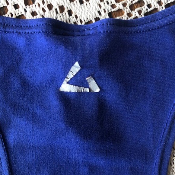 4 Tank Tops - size Large - Picture 9 of 9